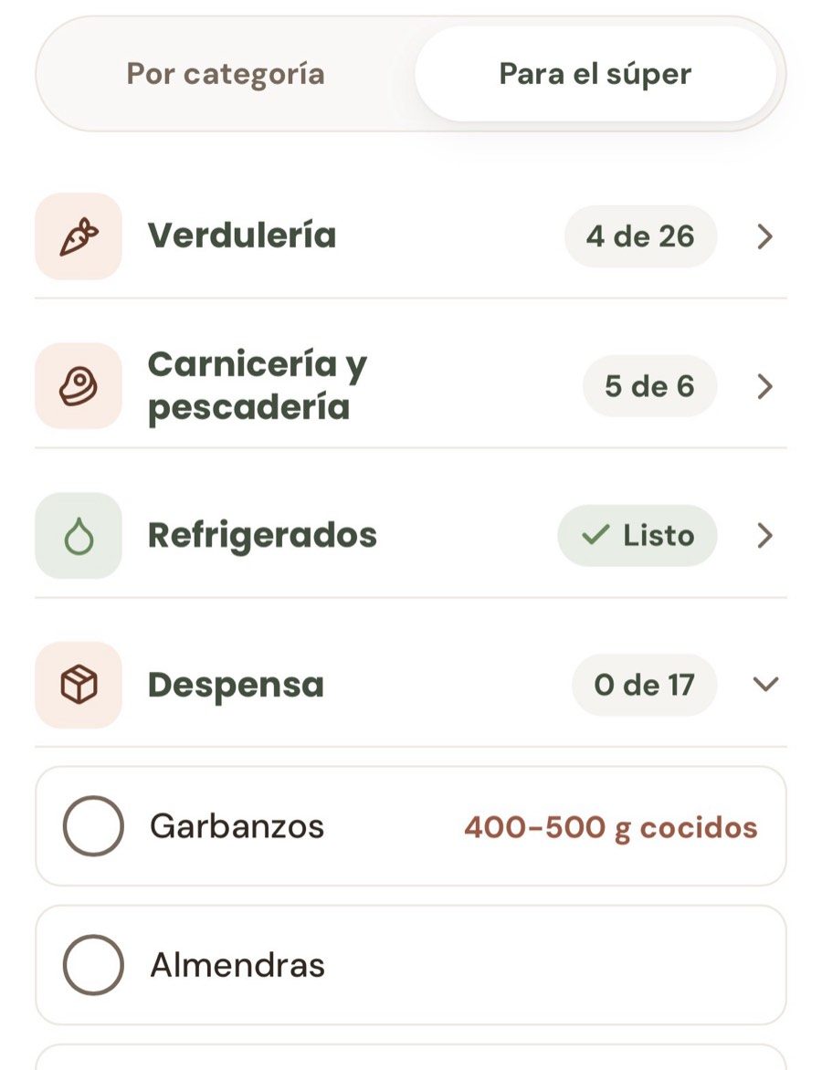 Captura de la app: la lista del súper ordenada por pasillo, con verdulería, carnicería, refrigerados y despensa, y cuántas cosas llevas marcadas.
