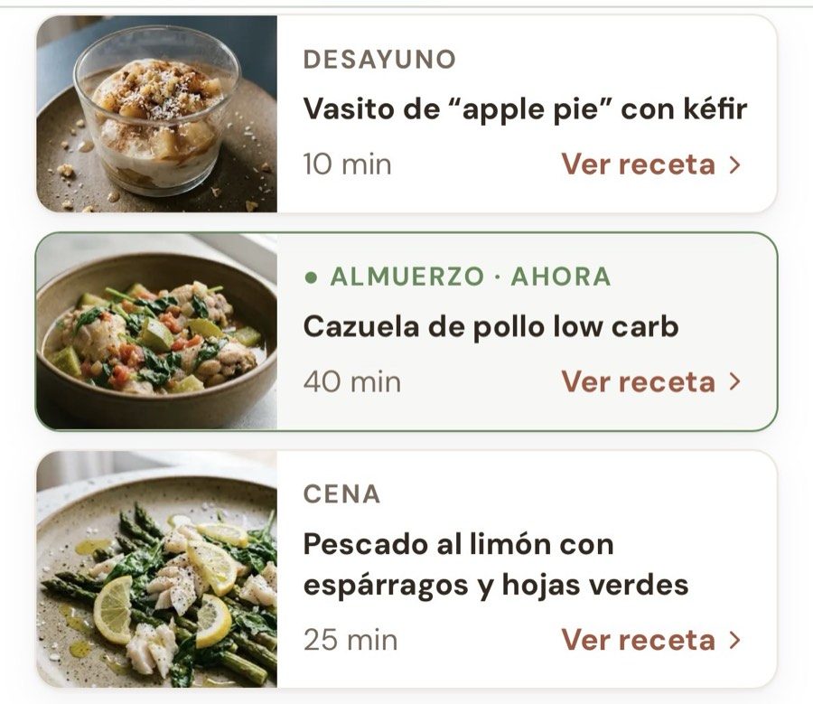Captura de la app: el menú del día con desayuno, almuerzo y cena, cada plato con su foto, su tiempo y el enlace a la receta.